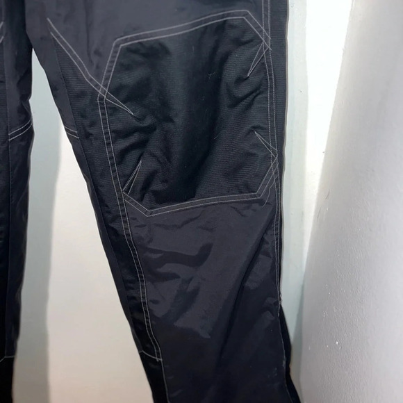 LL Bean snow pants 18 Youth, All black. Adjustable fit waist. Reinforcing knees - Picture 4 of 13